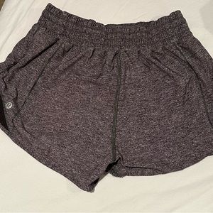 Lululemon High Rise Hotty Hot Shorts 2.5” (Grey, Size 4)